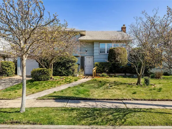 221 Delaware Avenue, Island Park, NY 11558