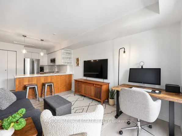 140 Bathurst St, Toronto, ON