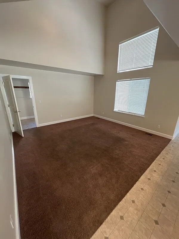 4 bed, 3.5 bath, 2360 sqft, $2,100 — Photo 2