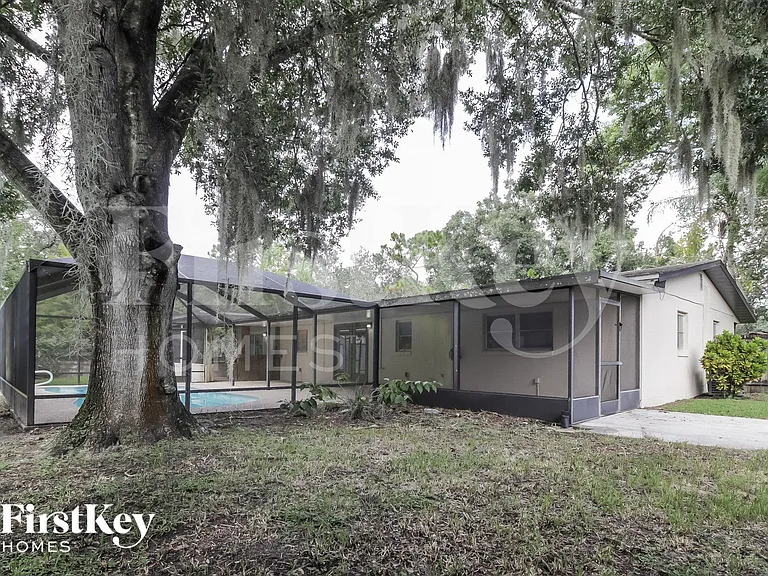 1340 Sharon Dr — Photo 15