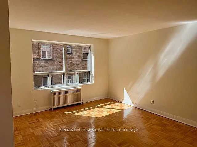 11 Anglesey Blvd — Photo 3