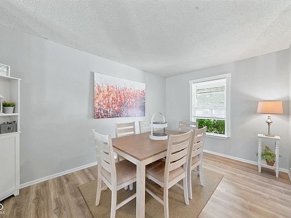 5th image of 10167 Holly Berry Cir