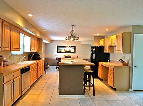 5th image of 42 Nadine Pl S