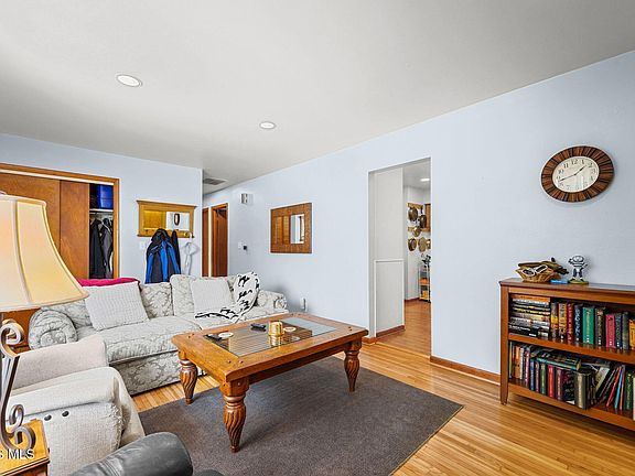 3rd image of 245 Edinborough Dr