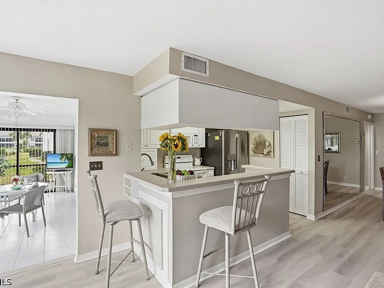 5905 Trailwinds Dr #816 — Photo 7