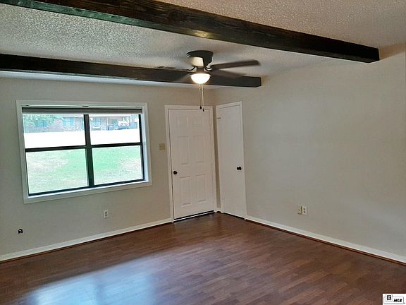3rd image of 121 Hardwood Dr
