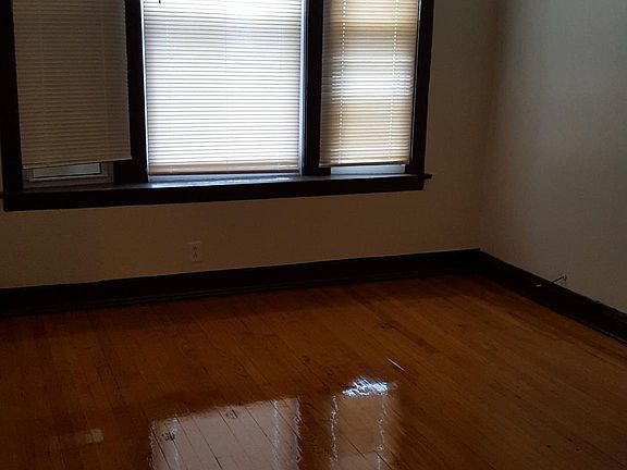 3rd image of 6028 S Vernon Ave APT 3