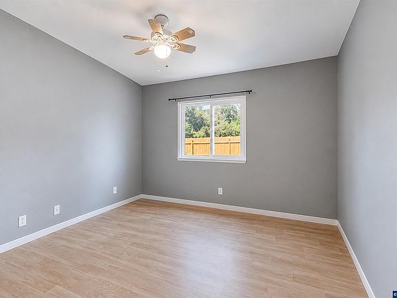 5th image of 802 SW Spring St