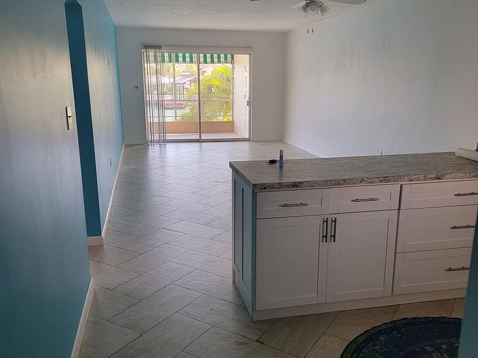1st image of 191 Devon Dr #2