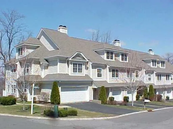 27 Crystal Hill Dr, Pomona, NY 10970