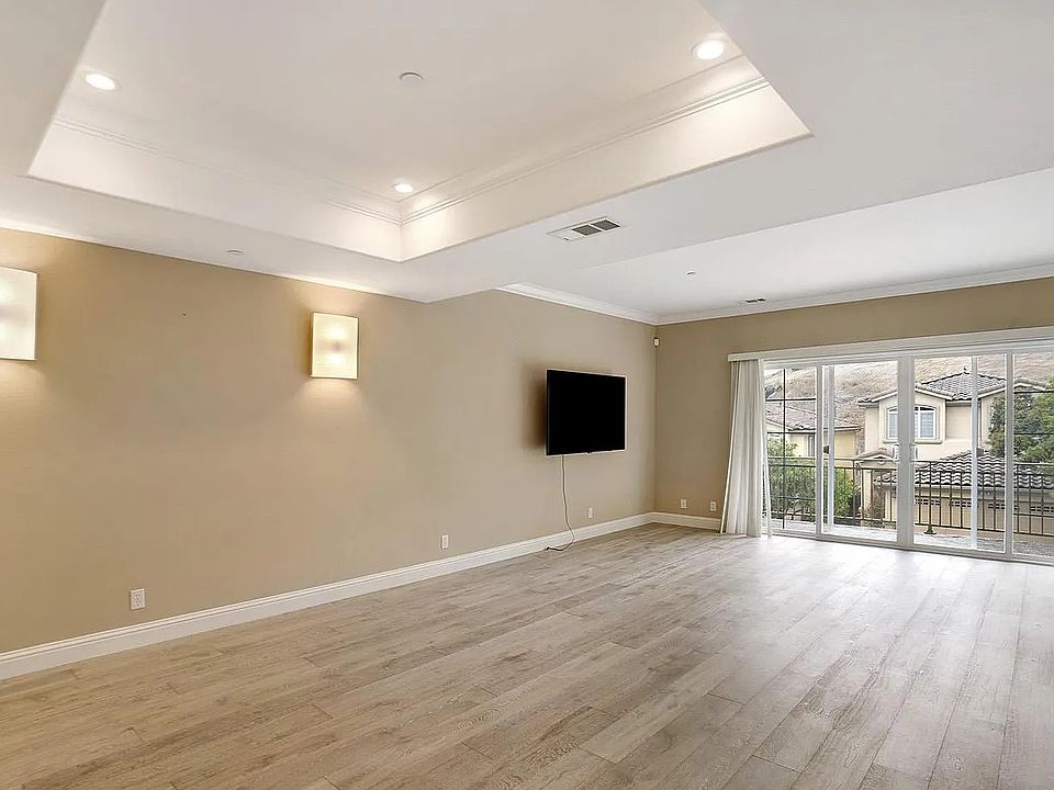 1st image of 813 La Montagne Pl