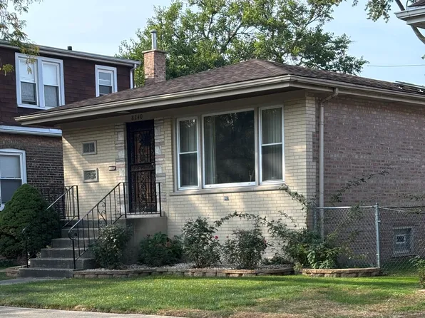 8240 S Woodlawn Ave, Chicago, IL 60619