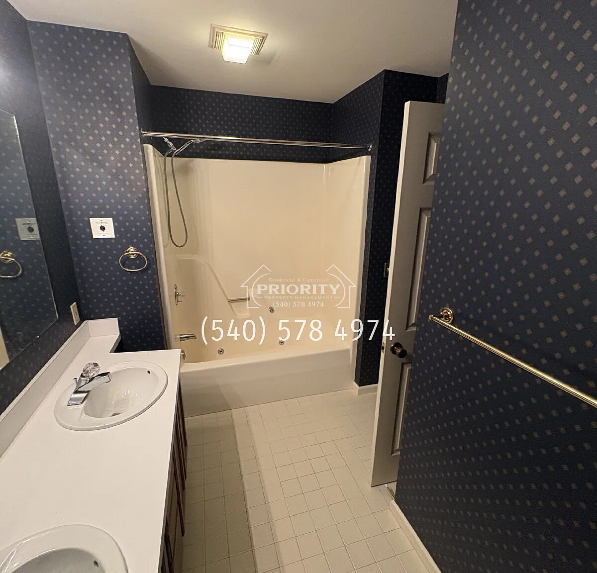 "Spacious 3-Bedroom Townhouse at 190 Emerald Dr, Harrisonburg - Comfort & Convenience Await!" — Photo 3