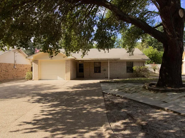 716 Southwood Dr, Athens, TX 75751