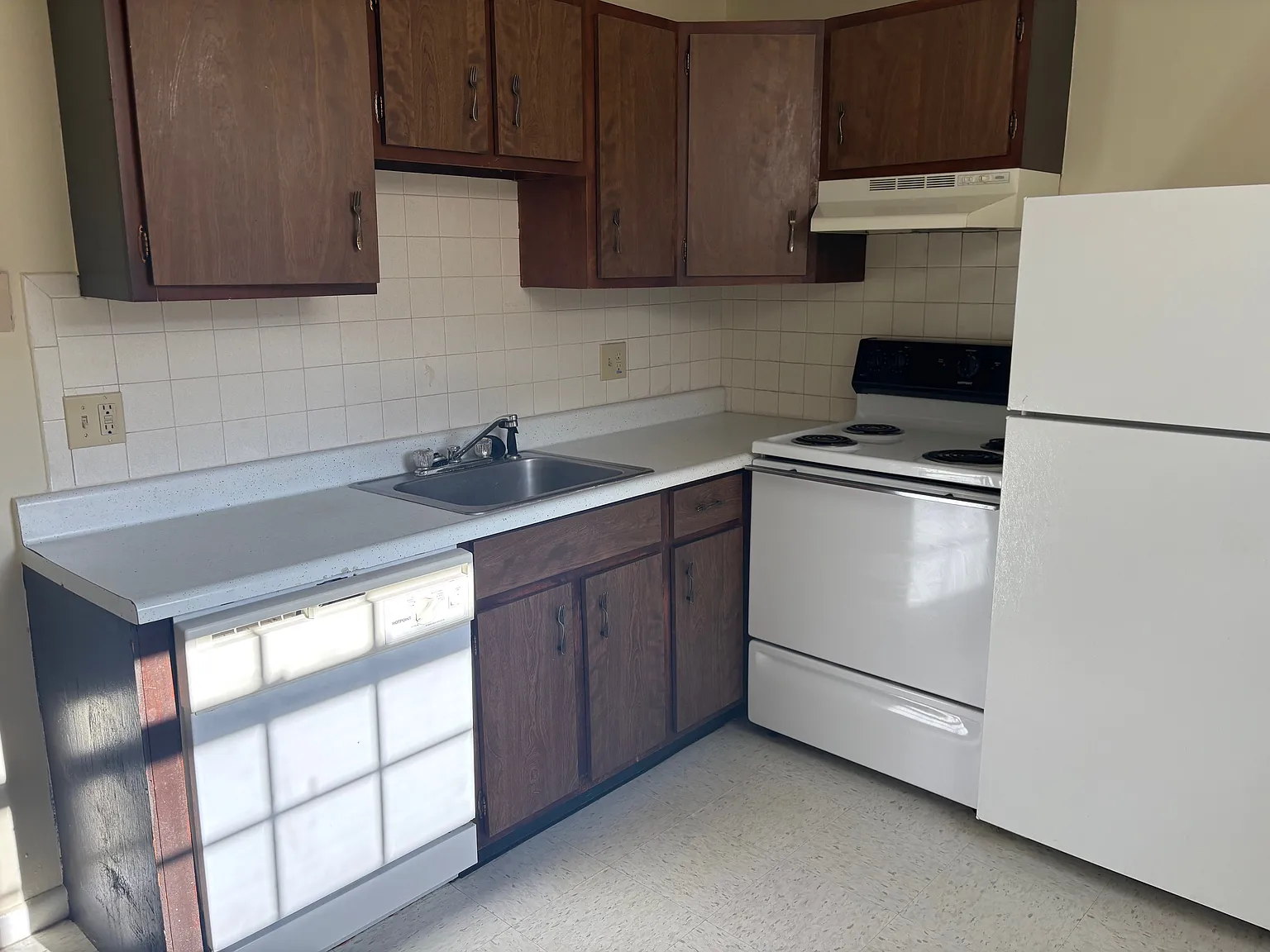 2 bed, 1000 sqft, $1,650 — Photo 1