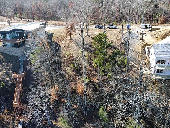 4th image of 2111 Country Rd