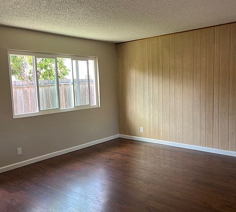 5th image of 21565 Meekland Ave