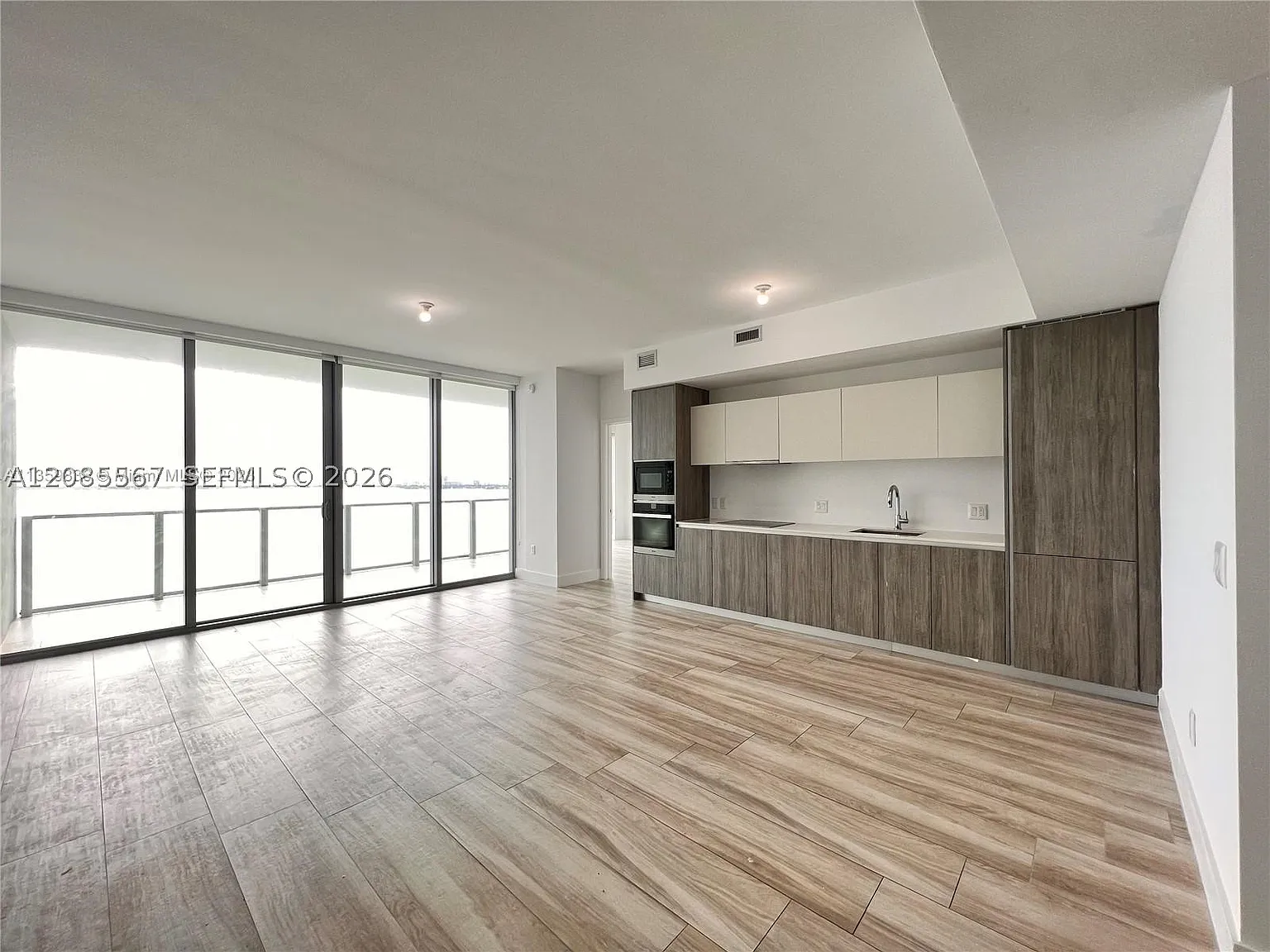 2 bed, 2.5 bath, 1162 sqft, $6,200 — Photo 3