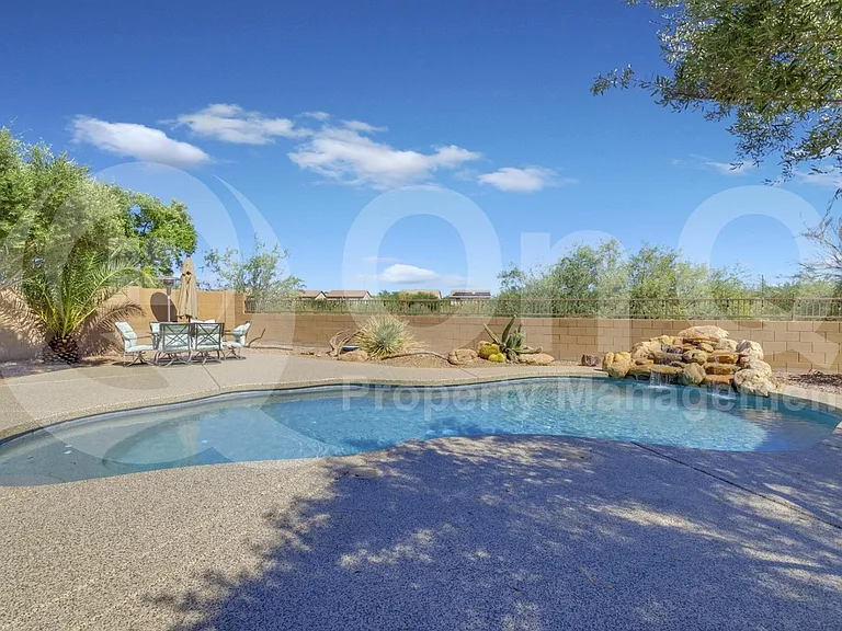 2561 N Hawthorn Dr — Photo 56