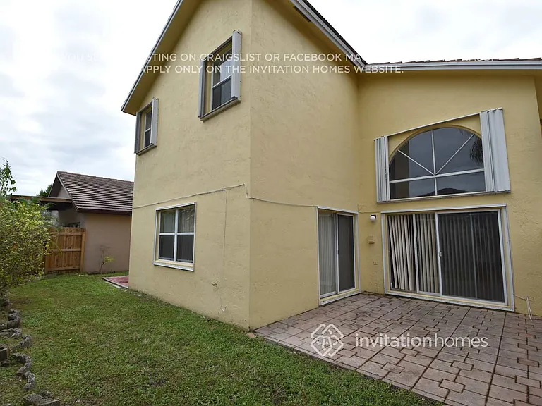 14671 SW 156th Ave — Photo 17