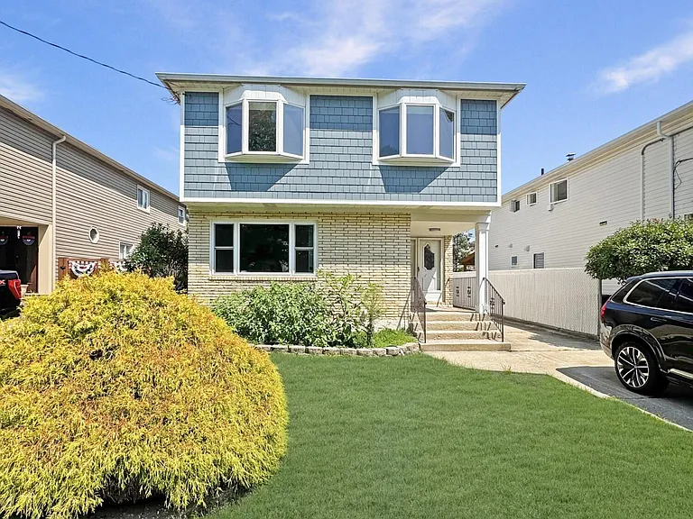 71 Reading Ave #1 — Photo 3