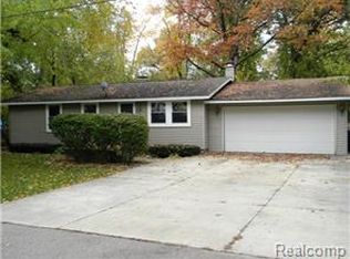 4865 Lake Grove Dr, White Lake, MI
