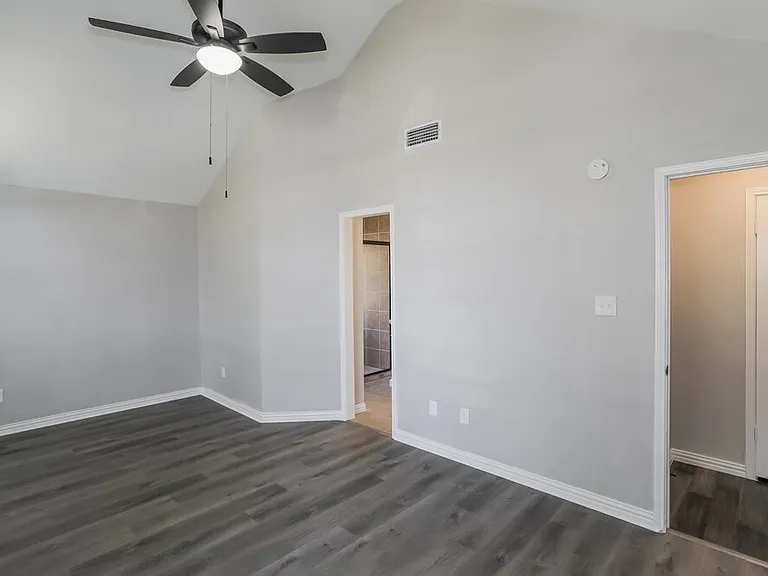 6936 Bentley Ave — Photo 10