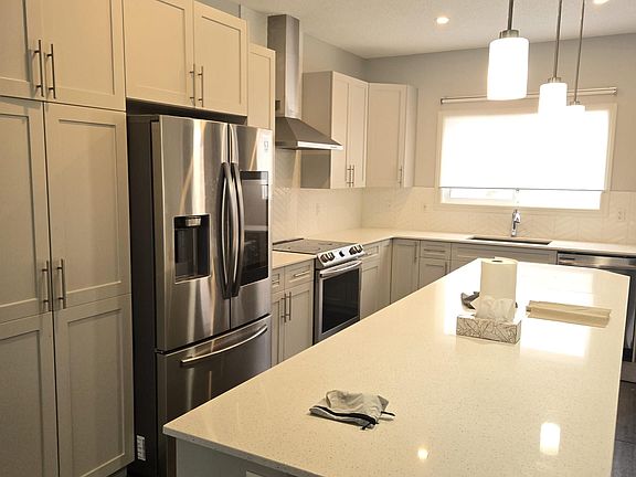 5th image of 1412 Cherniak Way SW