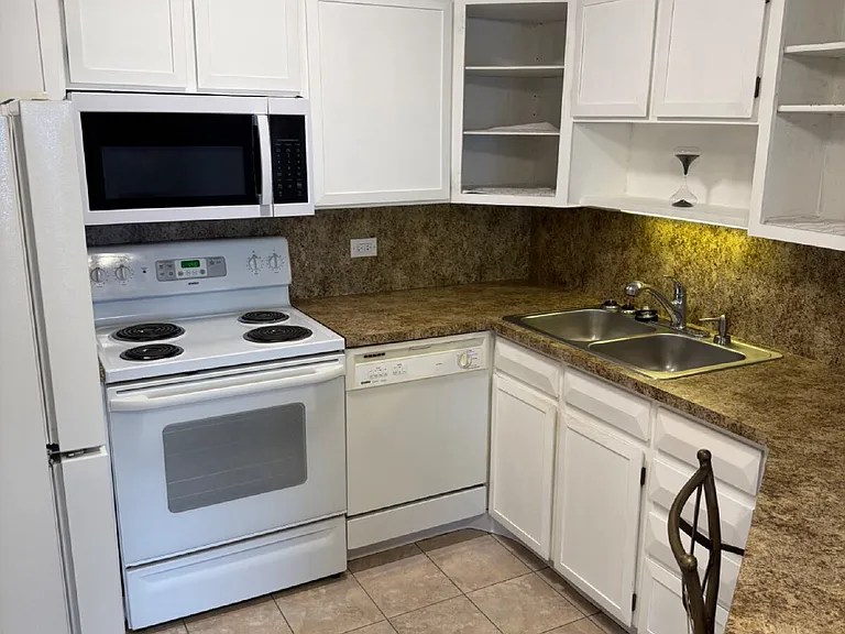 350 S Clinton St #6D — Photo 3