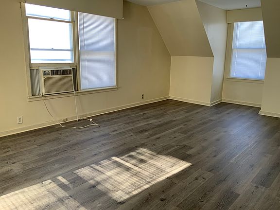 4th image of 109 S Front St #1/2