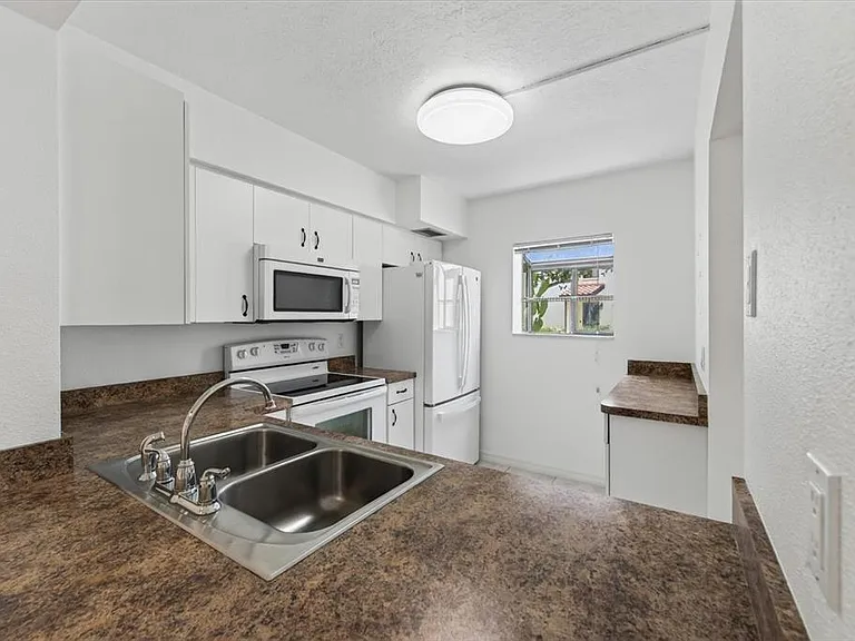 5735 Gardens Dr #5735 — Photo 9