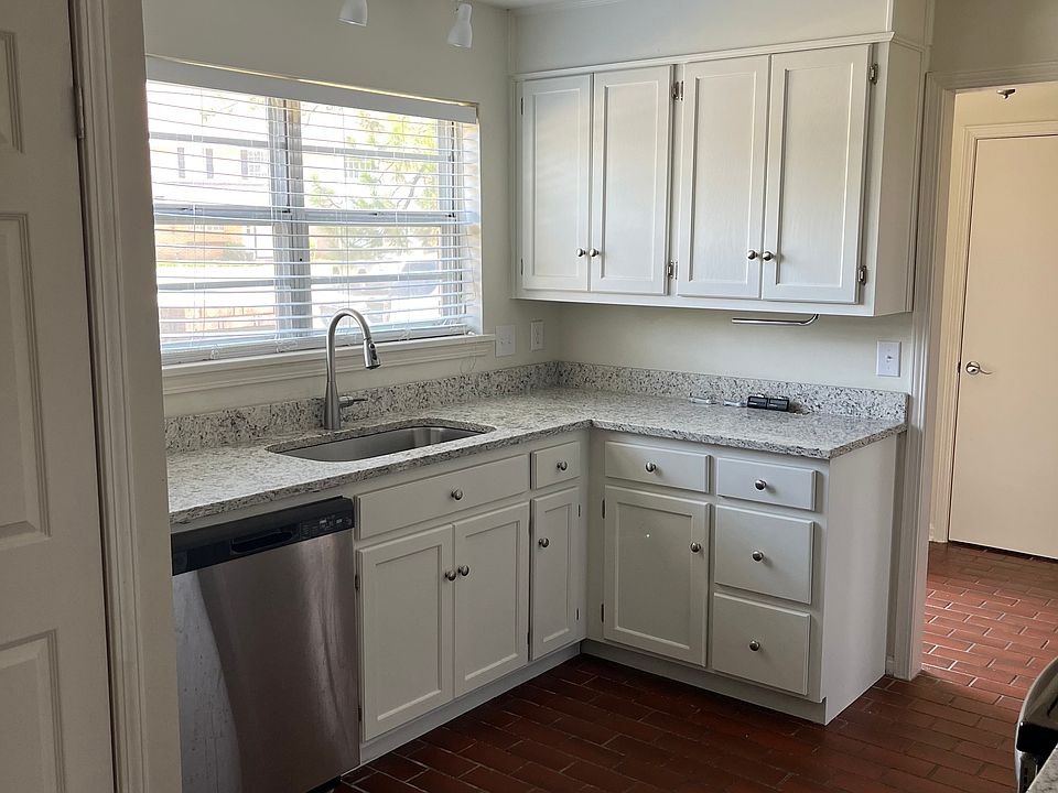 1st image of 225 22nd St N #225
