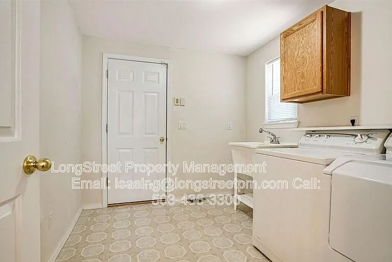 332 NE Carmen Pl — Photo 18
