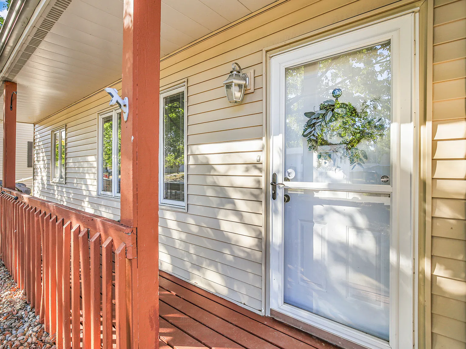 4 bed, 2400 sqft, $2,400 — Photo 3