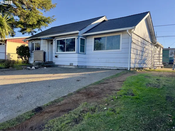 955 Garfield Ave, Coos Bay, OR 97420