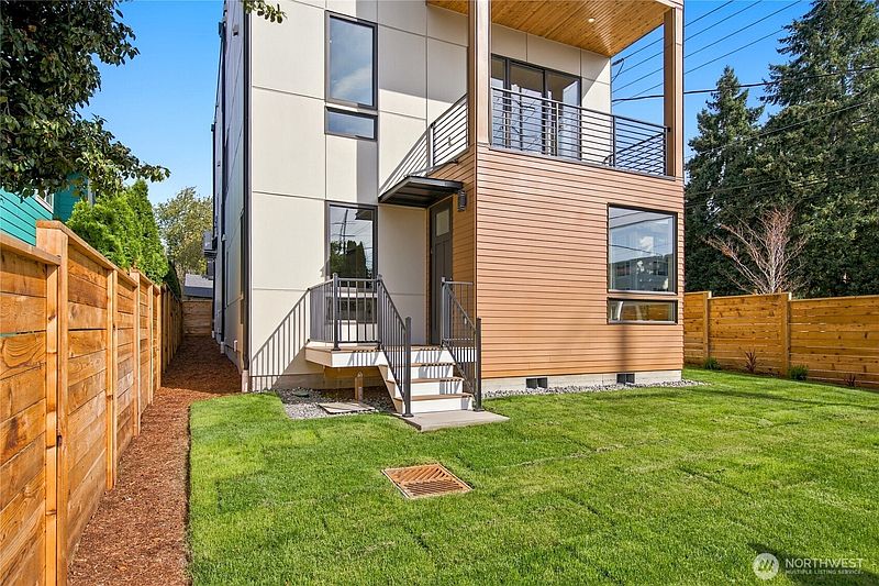 4th image of 542 N 104th Street