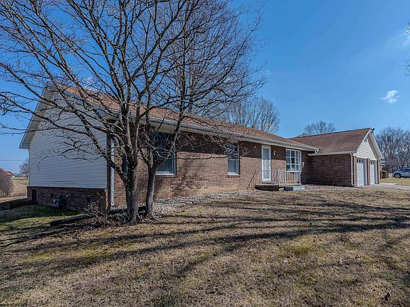 3rd image of 449 Forest Dr