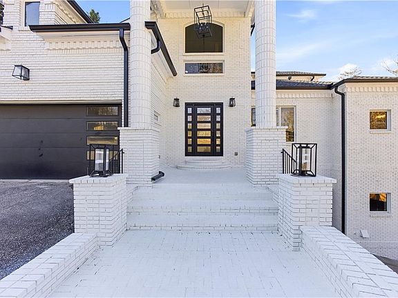 2nd image of 2390 Peachtree Rd