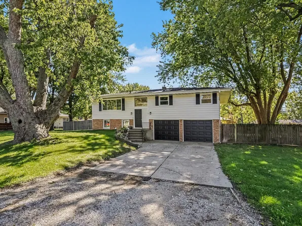 864 Ansley Dr, Saint Joseph, MI 49085