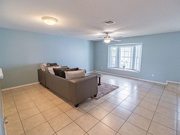 4th image of 931 Sykes Ct #105