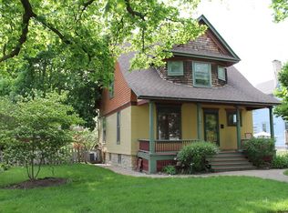 820 N Spring St, Elgin, IL 60120