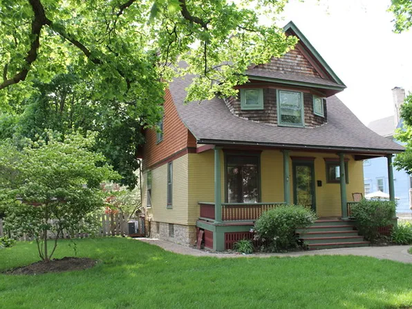 820 N Spring St, Elgin, IL 60120