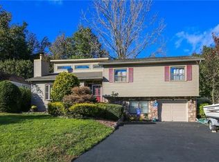 13 Creamery Dr, New Windsor, NY 12553