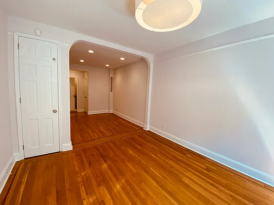 Rented by Metropolis Real Estate of Manhattan | media 8