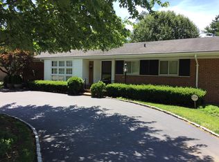 9734 Conway Rd, Saint Louis, MO 63124