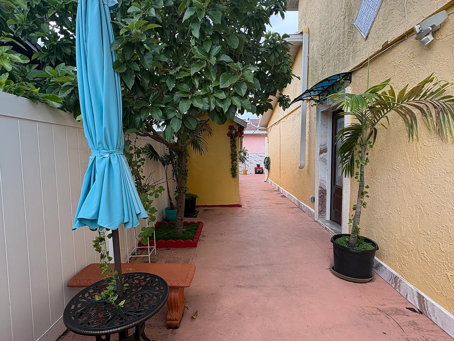 1 bed, 700 sqft, $1,200 — Photo 1