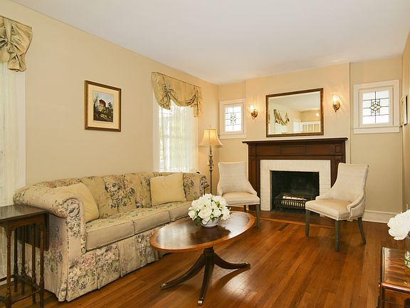 4th image of 21 N Dutcher St