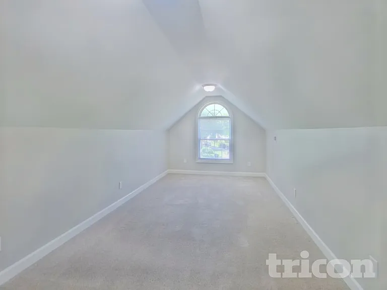 4407 Gladwood Ln — Photo 16