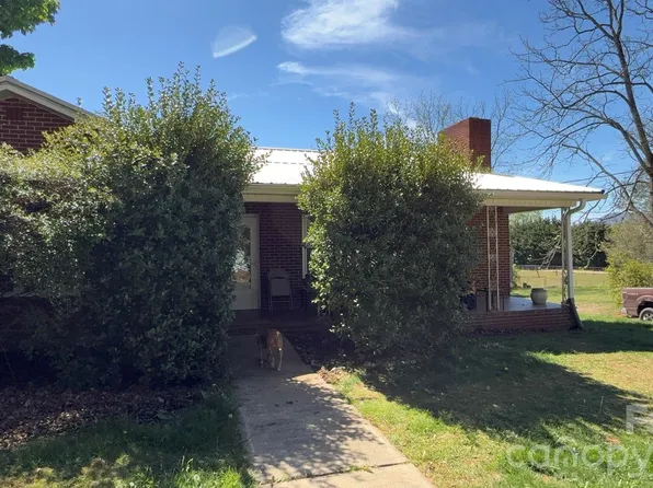 1582 Dutch Cove Rd, Canton, NC 28716