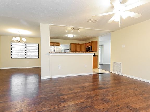 5th image of 2822 Indianwood Way